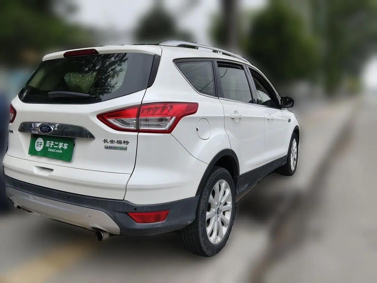 Ford Kuga 2015 1.5L GTDi Two-Wheel Drive Fashion Edition — миниатюра 6