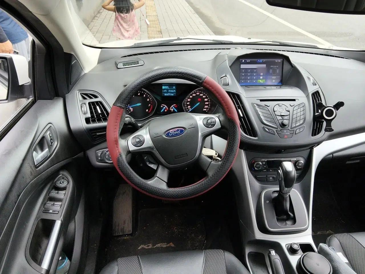 Ford Kuga 2015 1.5L GTDi Two-Wheel Drive Fashion Edition — миниатюра 10