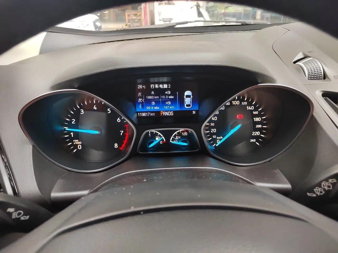 Ford Kuga 2017 EcoBoost 180 Two-Wheel-Drive Luxury Wing Edition — миниатюра 11