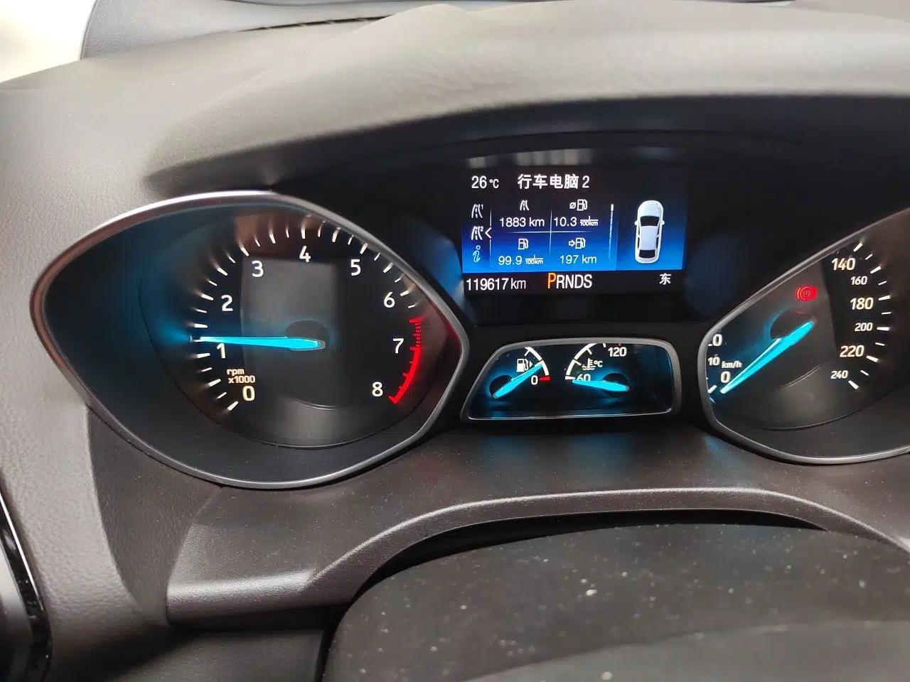 Ford Kuga 2017 EcoBoost 180 Two-Wheel-Drive Luxury Wing Edition — миниатюра 12