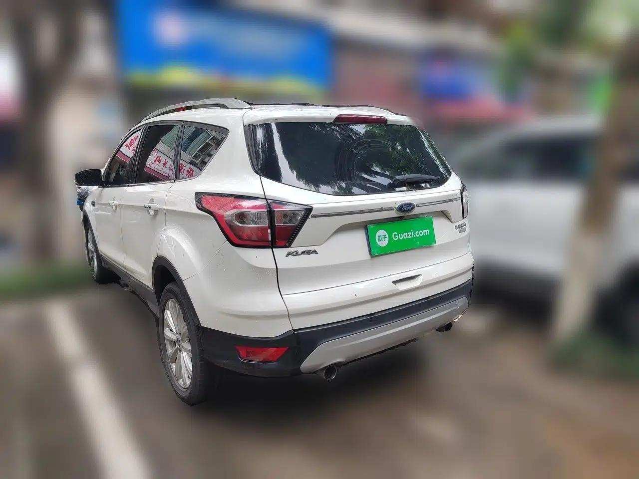 Ford Kuga 2017 EcoBoost 180 Two-Wheel-Drive Luxury Wing Edition — миниатюра 4