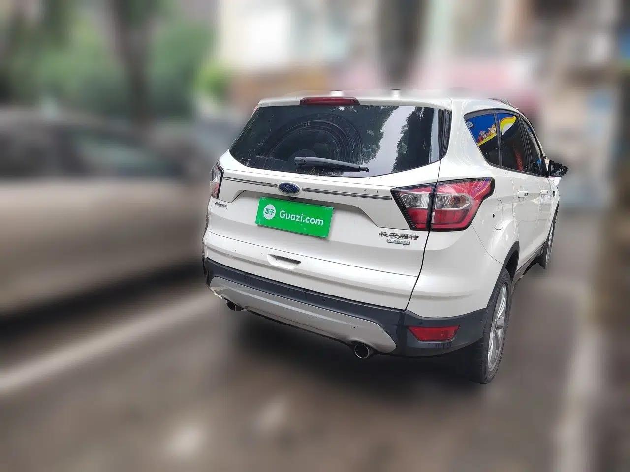 Ford Kuga 2017 EcoBoost 180 Two-Wheel-Drive Luxury Wing Edition — миниатюра 6