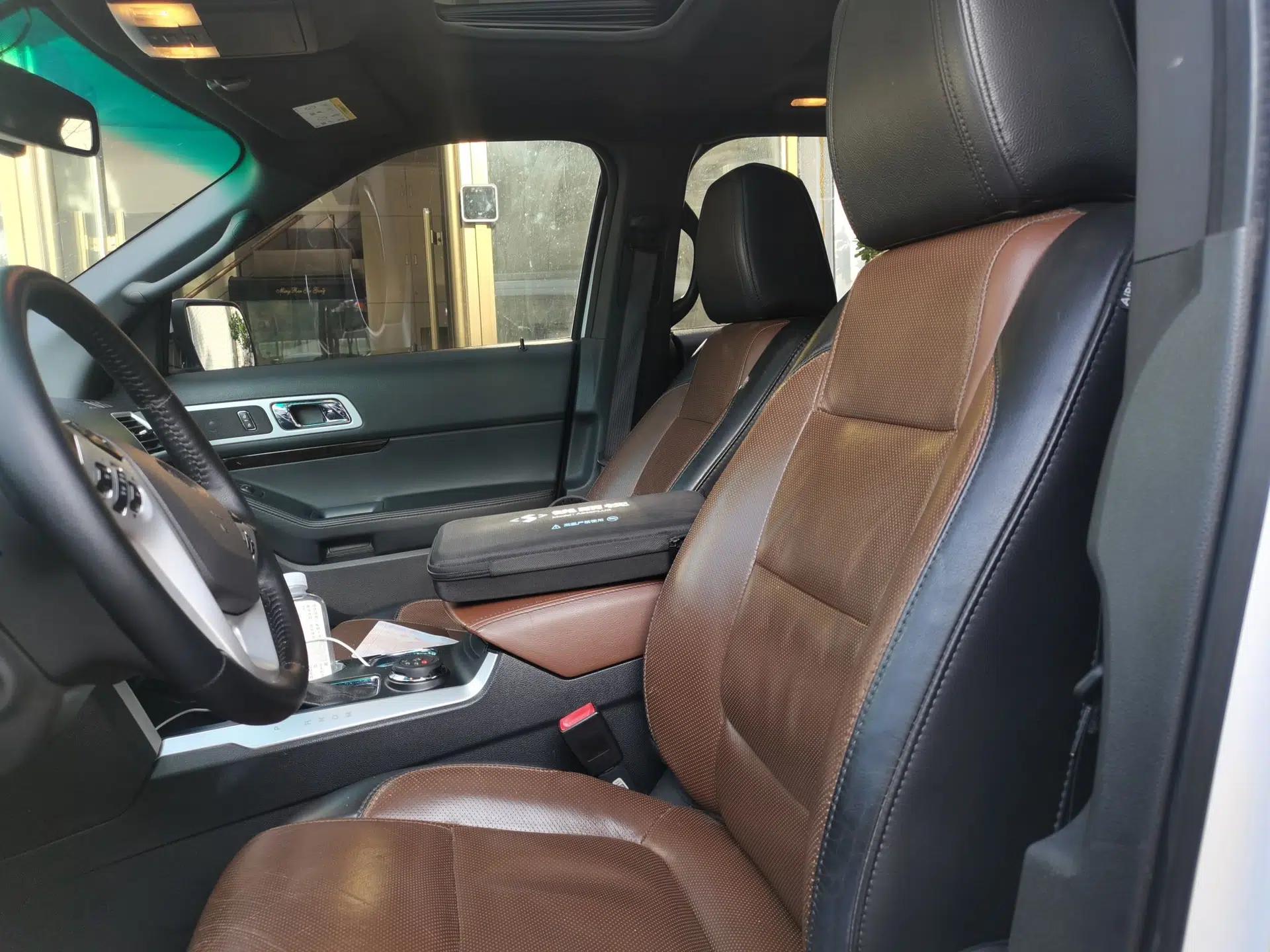 Ford Explorer 2013 3.5L Deluxe Model — миниатюра 15