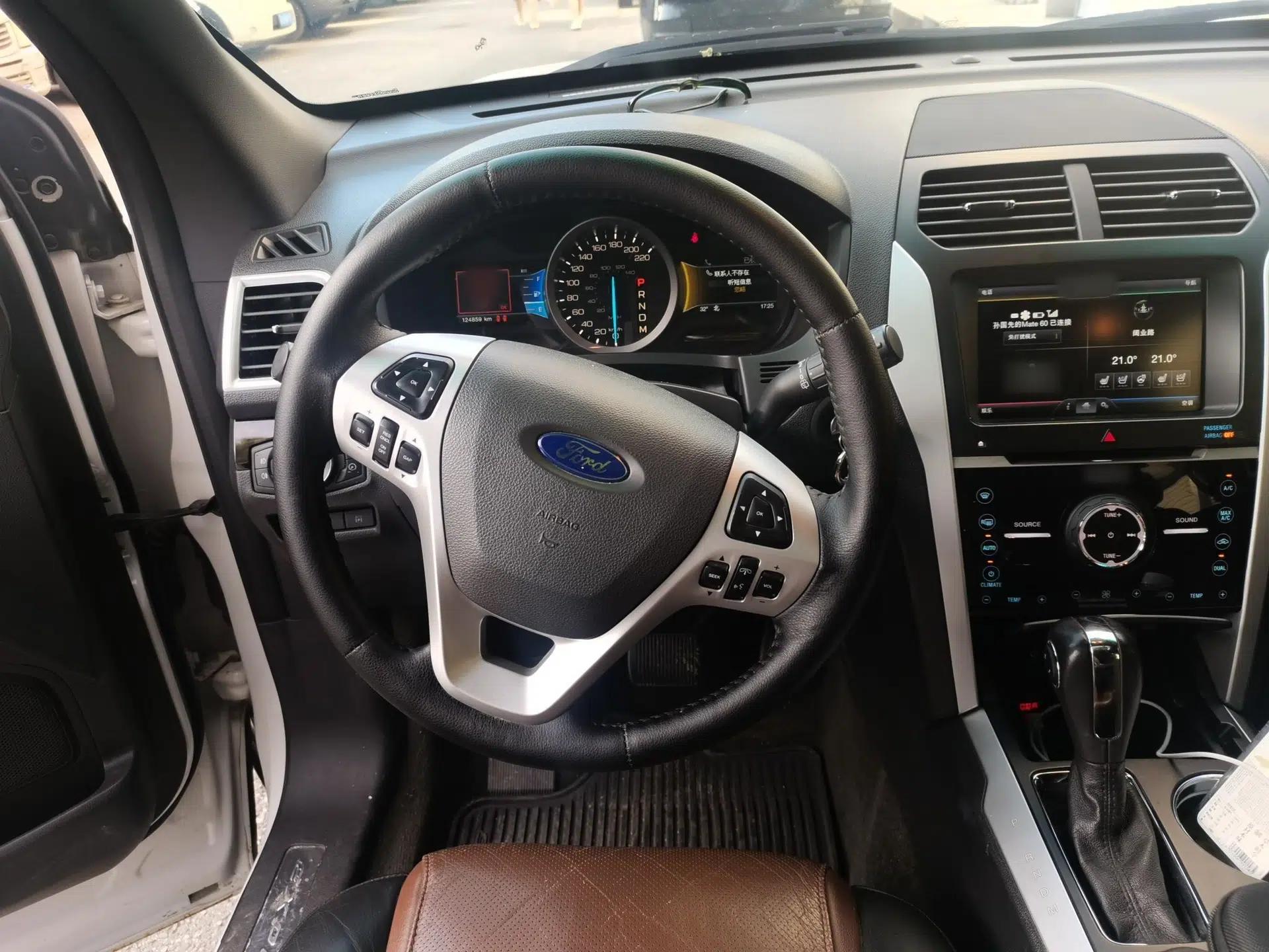 Ford Explorer 2013 3.5L Deluxe Model — миниатюра 10