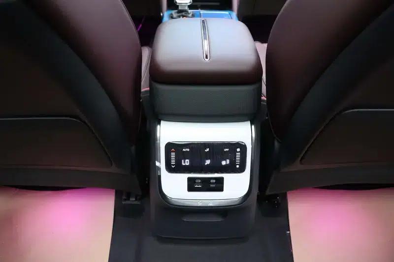 Hongqi HS7 PHEV 2025 2.0T AWD Flagship Edition 6-seater — миниатюра 11