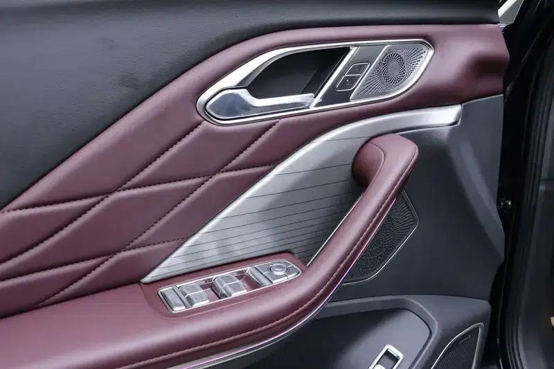 Hongqi HS7 PHEV 2025 2.0T AWD Flagship Edition 6-seater — миниатюра 26