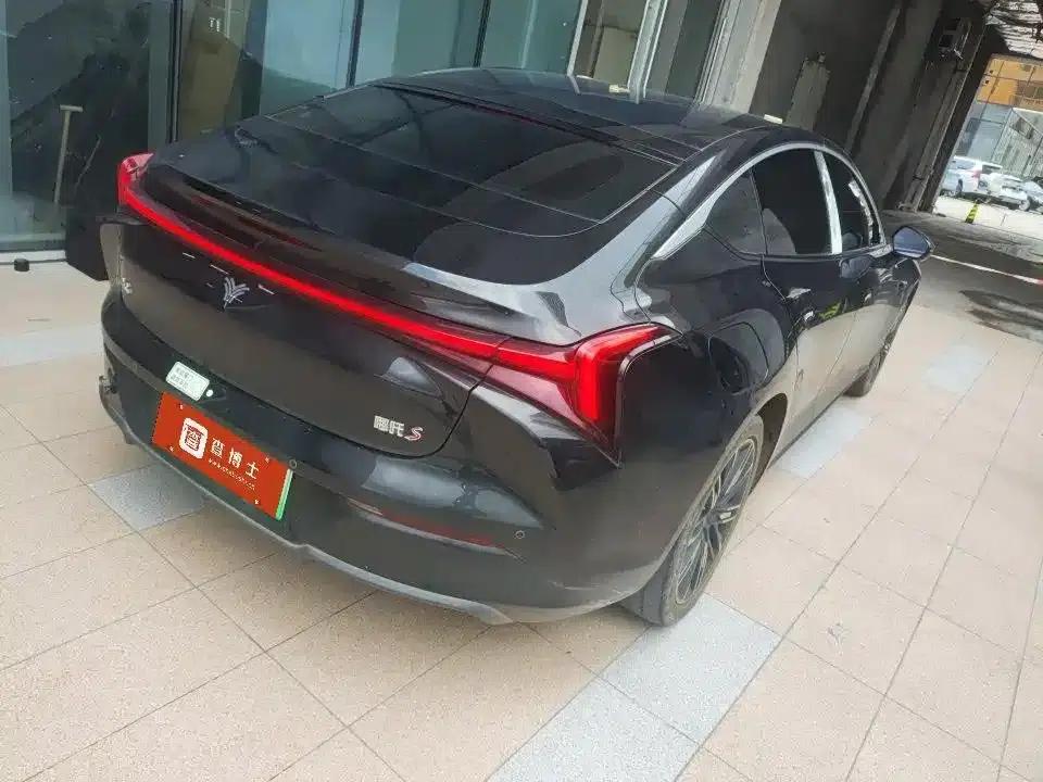 Nezha S 2023 Pure Electric 520km Rear-Wheel Drive Lite Edition — миниатюра 9