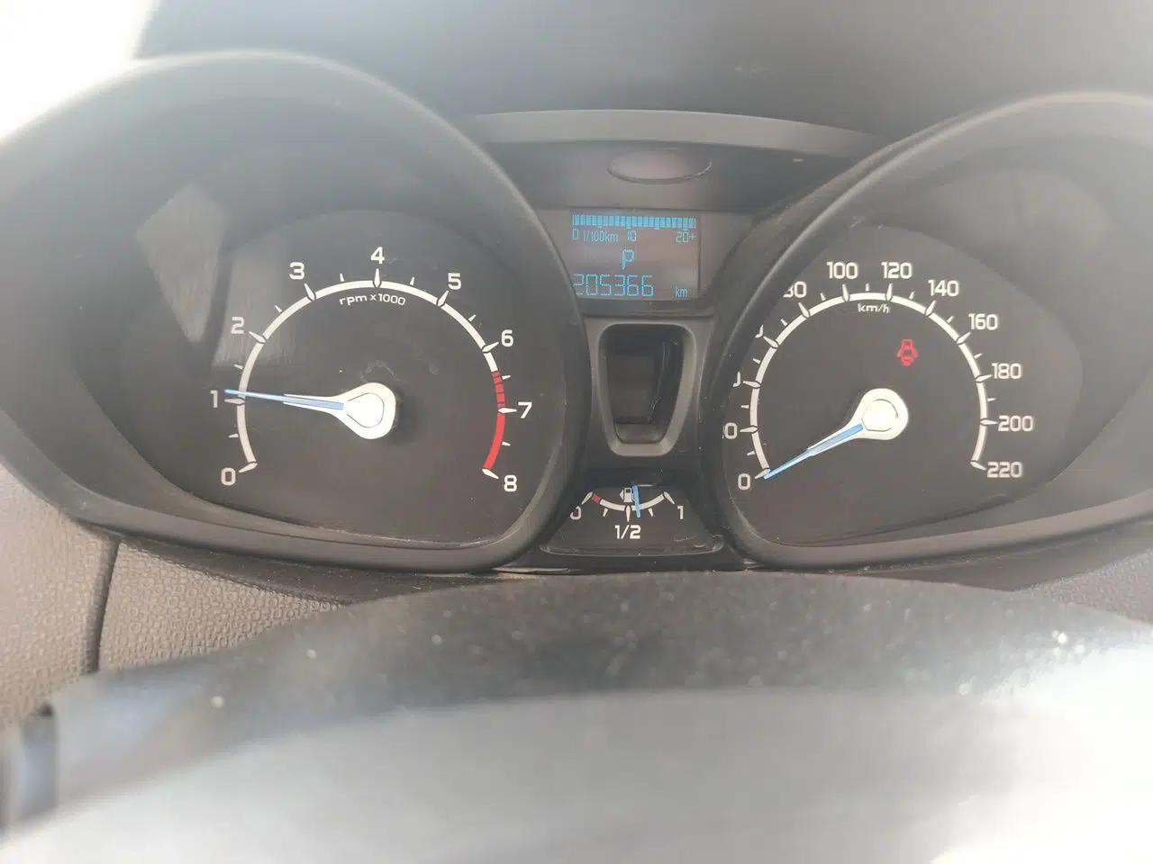 Ford EcoSport 2013 1.5L Automatic Fashion Model — миниатюра 11