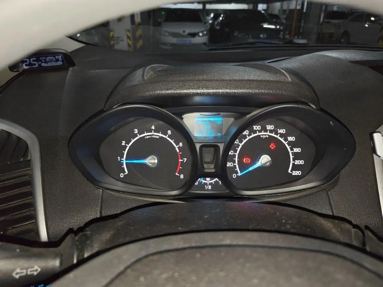 Ford EcoSport 2013 1.5L Automatic Fashion Model — миниатюра 11