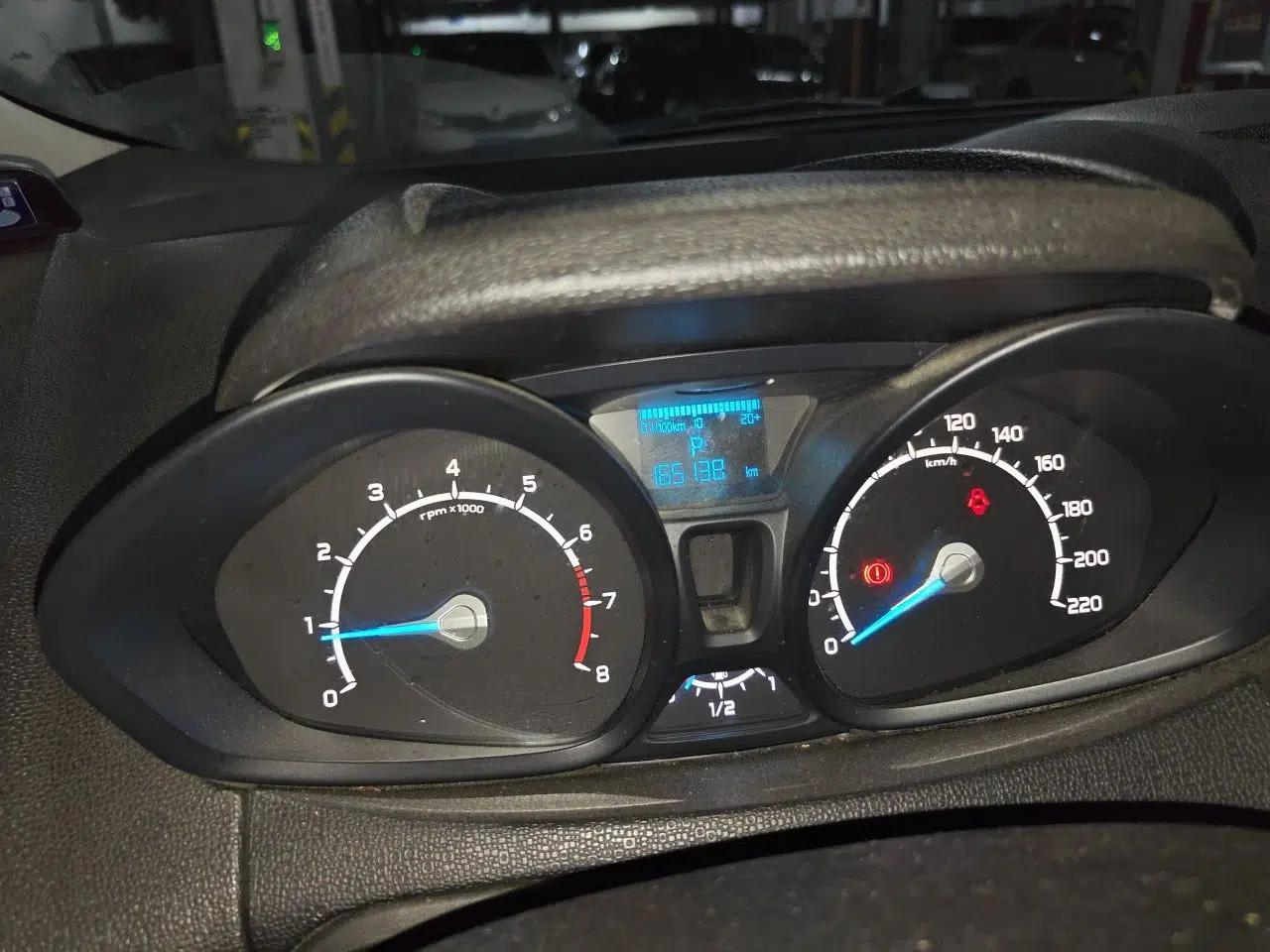 Ford EcoSport 2013 1.5L Automatic Fashion Model — миниатюра 12