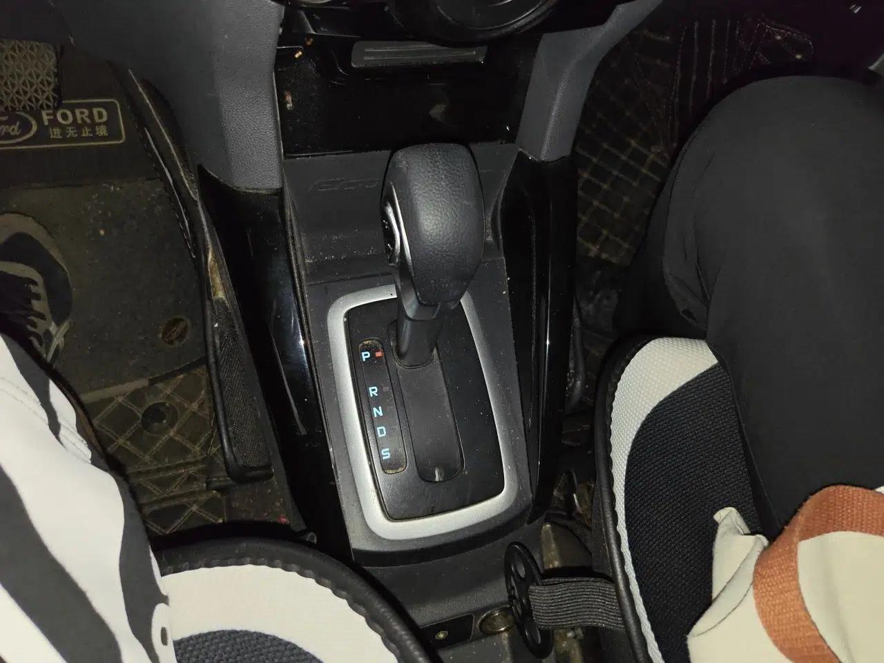 Ford EcoSport 2013 1.5L Automatic Fashion Model — миниатюра 14