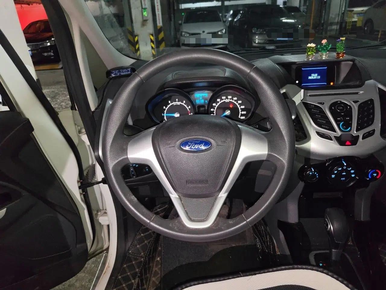 Ford EcoSport 2013 1.5L Automatic Fashion Model — миниатюра 10