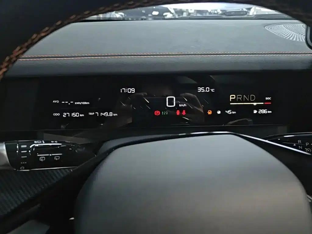 Nezha L 2024 Range Extender 310 Flash Charge Red Edition — миниатюра 12