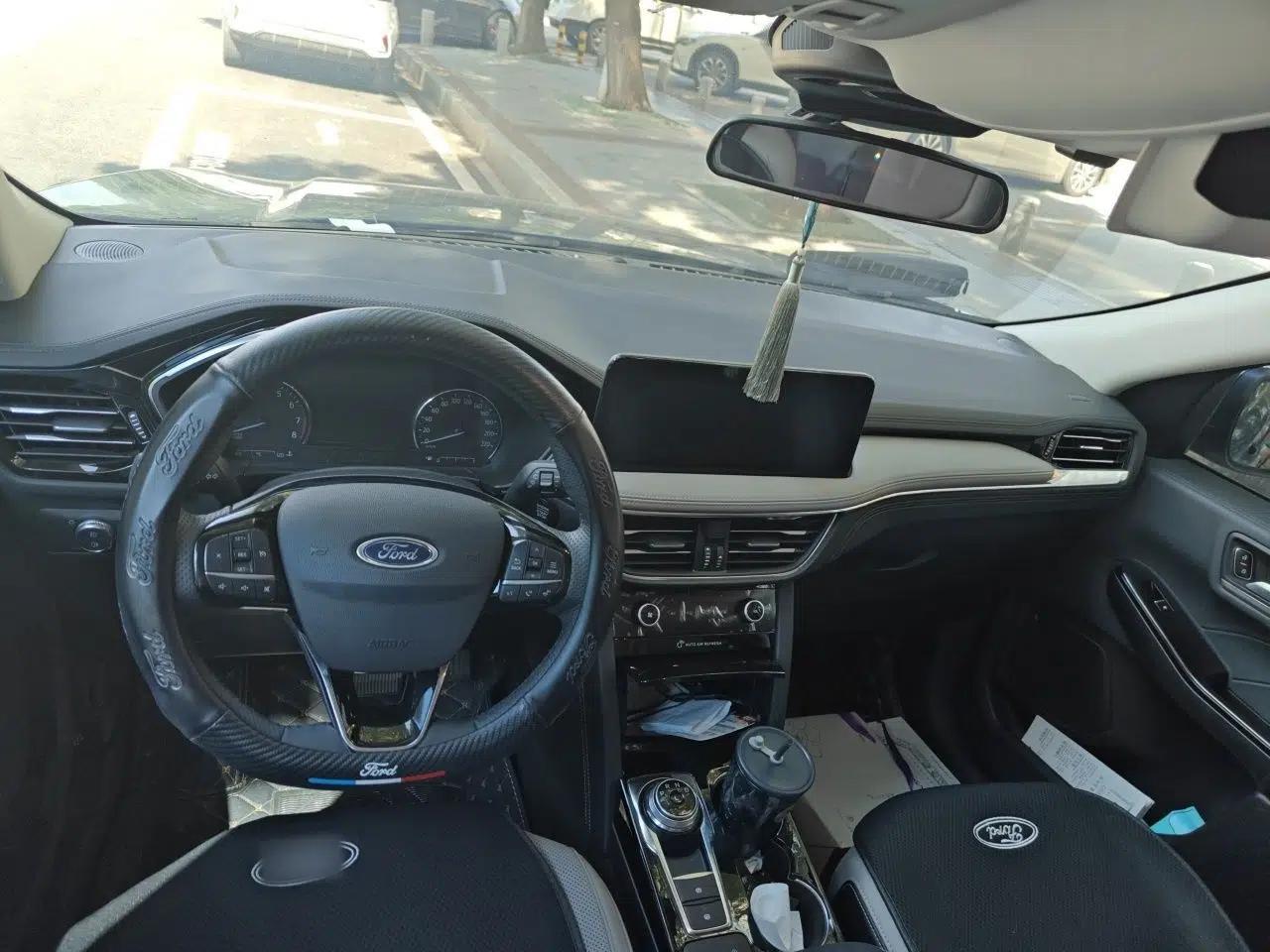 Ford Escape 2020 EcoBoost 245 Two-Wheel-Drive Titanium Edition — миниатюра 9