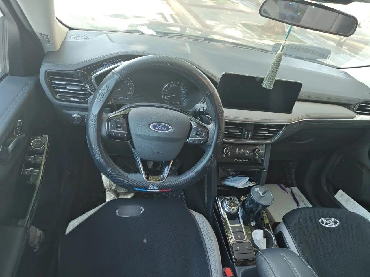 Ford Escape 2020 EcoBoost 245 Two-Wheel-Drive Titanium Edition — миниатюра 10