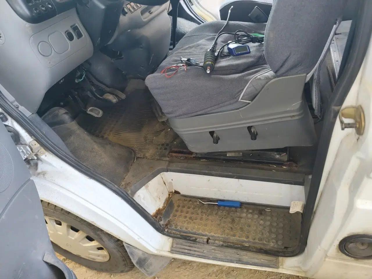 Ford Classic Transit 2013 2.8T Revised Diesel Standard Version with Long Wheelbase and High Roof – JX493ZLQ4 — миниатюра 15