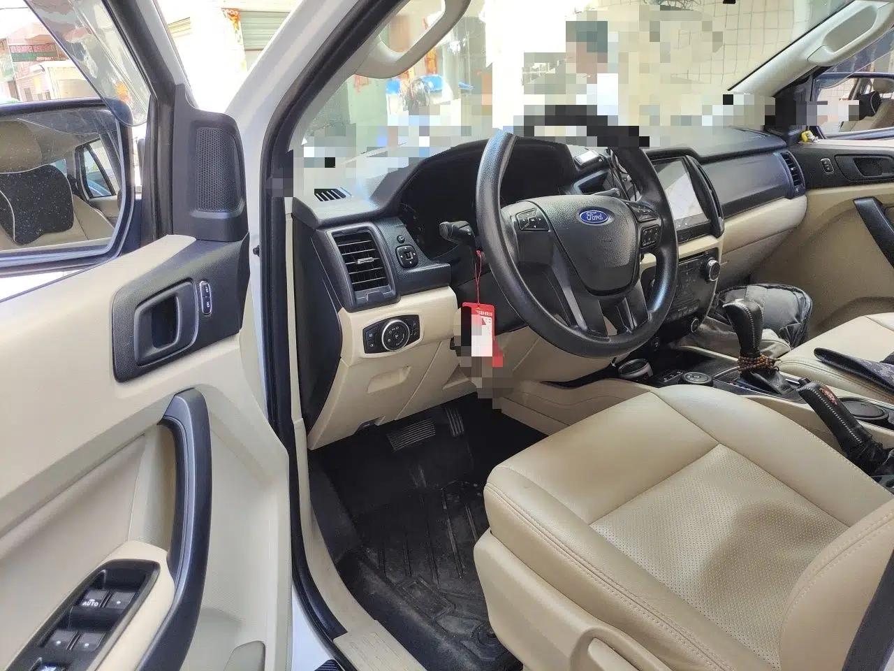 Ford Everest 2016 2.0T Gasoline Automatic 4x4 Elite Edition — миниатюра 16