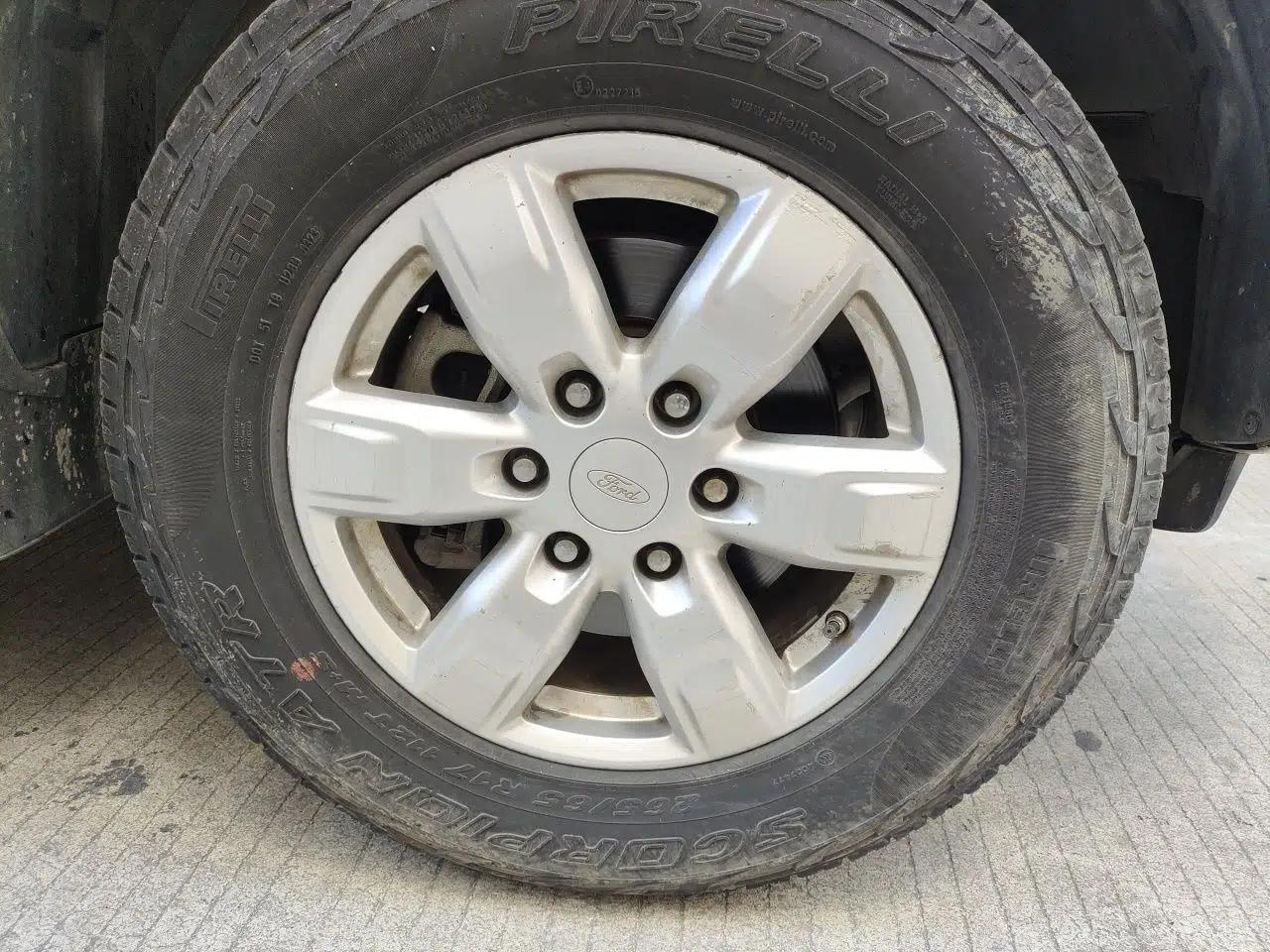 Ford Everest 2016 2.0T Gasoline Automatic 4x4 Elite Edition — миниатюра 8