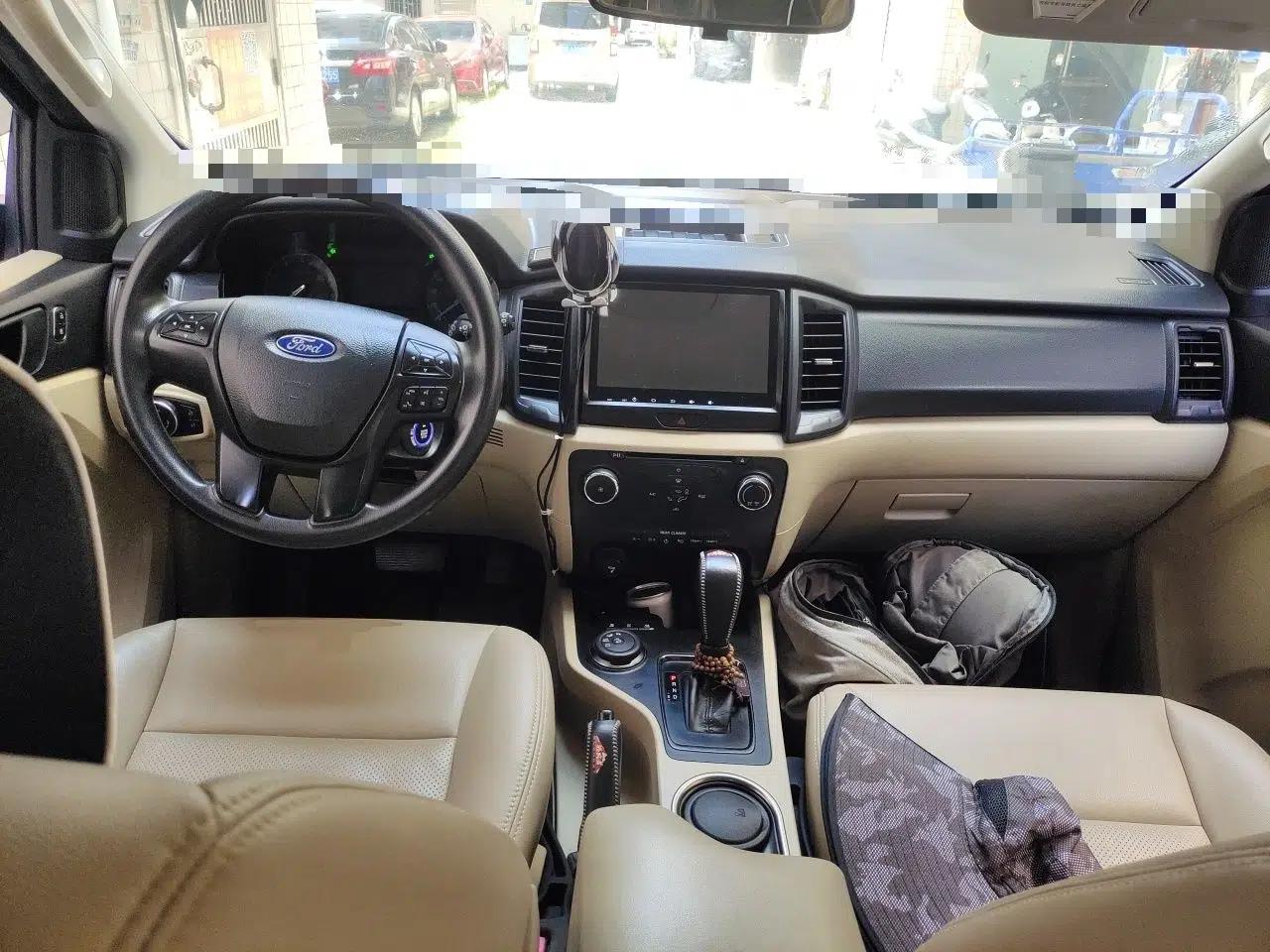 Ford Everest 2016 2.0T Gasoline Automatic 4x4 Elite Edition — миниатюра 9