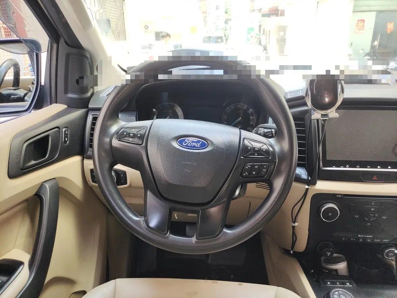 Ford Everest 2016 2.0T Gasoline Automatic 4x4 Elite Edition — миниатюра 10