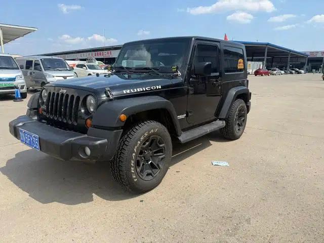 2010 Jeep Wrangler 3.8L Sahara Two-Door
