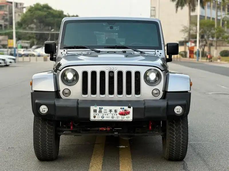 2017 Jeep Wrangler 3.0L Sahara Four-Door Comfort Edition — миниатюра 2