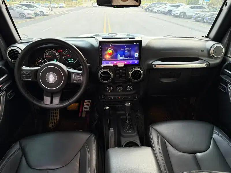 2017 Jeep Wrangler 3.0L Sahara Four-Door Comfort Edition — миниатюра 12
