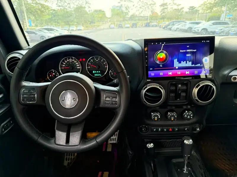 2017 Jeep Wrangler 3.0L Sahara Four-Door Comfort Edition — миниатюра 14
