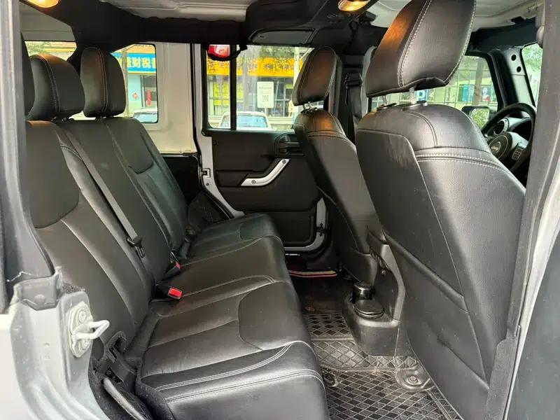 2017 Jeep Wrangler 3.0L Sahara Four-Door Comfort Edition — миниатюра 18