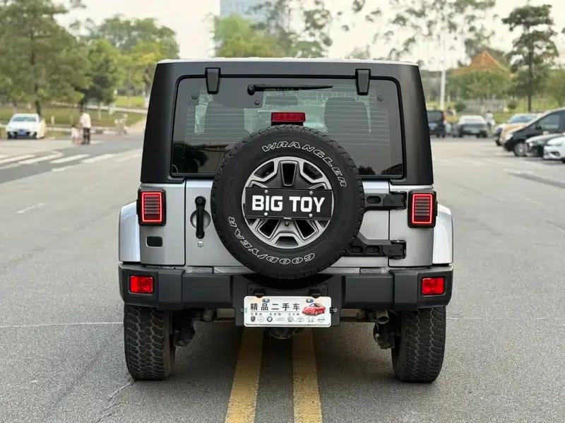 2017 Jeep Wrangler 3.0L Sahara Four-Door Comfort Edition — миниатюра 5