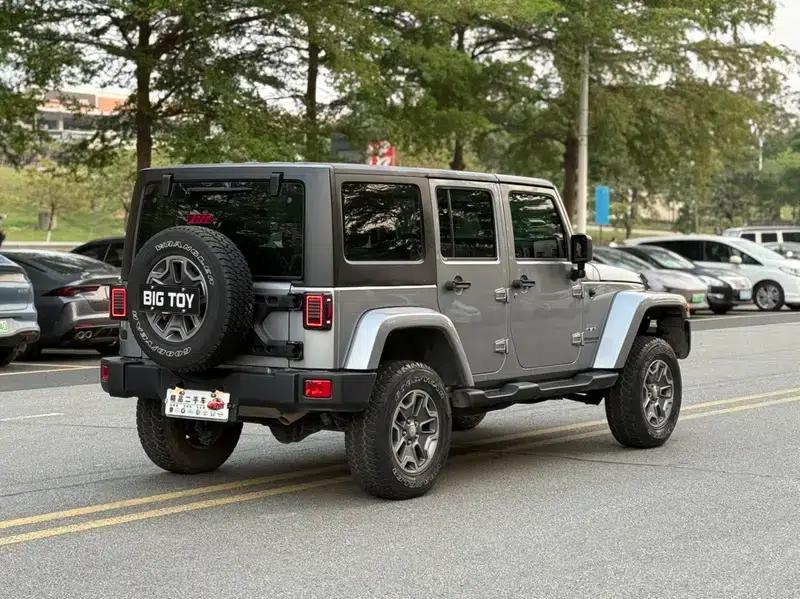 2017 Jeep Wrangler 3.0L Sahara Four-Door Comfort Edition — миниатюра 6