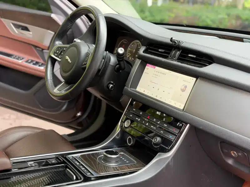 Jaguar XFL 2020 2.0T P250 AWD Premium Edition — миниатюра 7