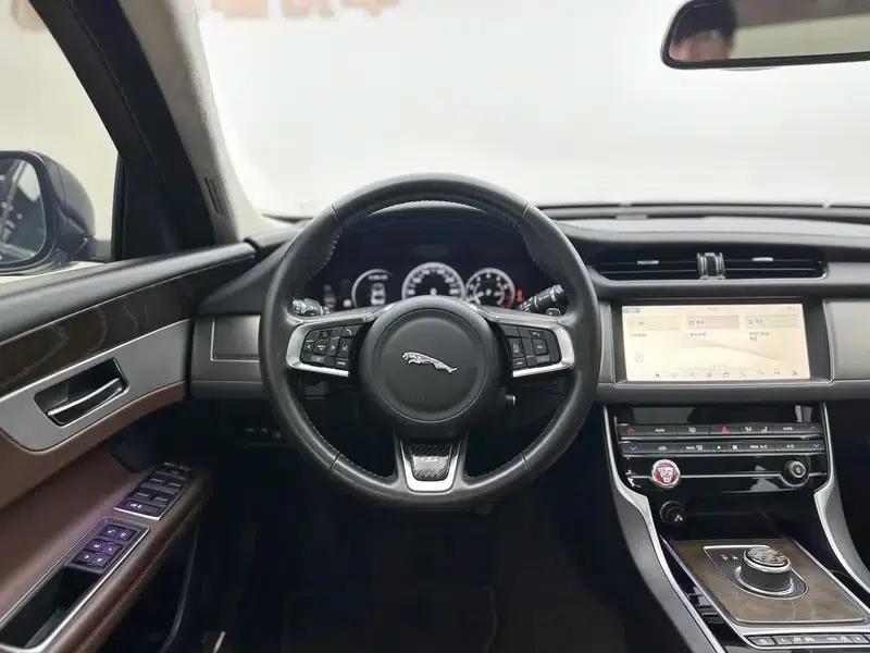 Jaguar XFL 2020 2.0T P250 AWD Premium Edition — миниатюра 13