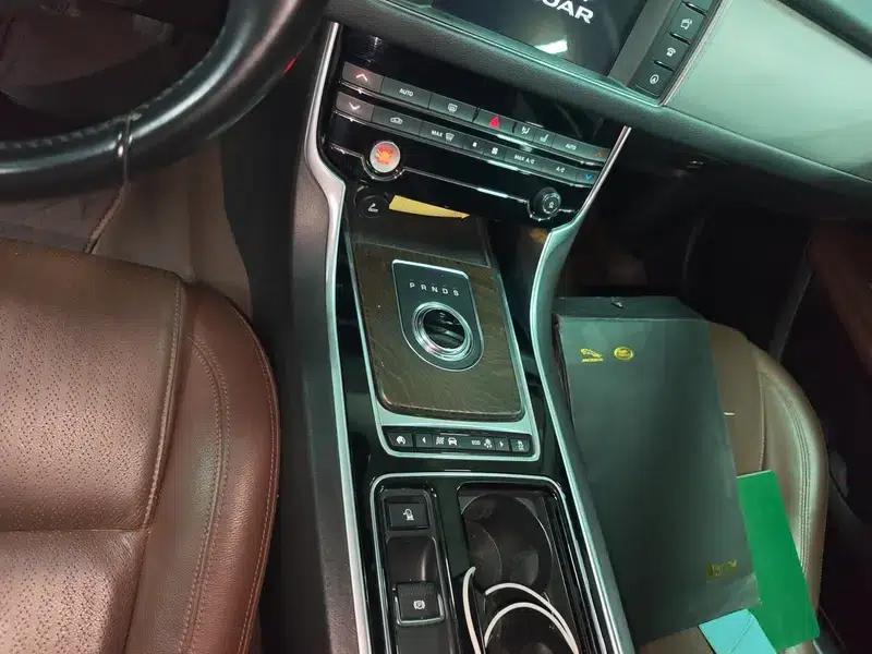 2017 Jaguar XFL 2.0T 200PS Luxury Edition — миниатюра 14