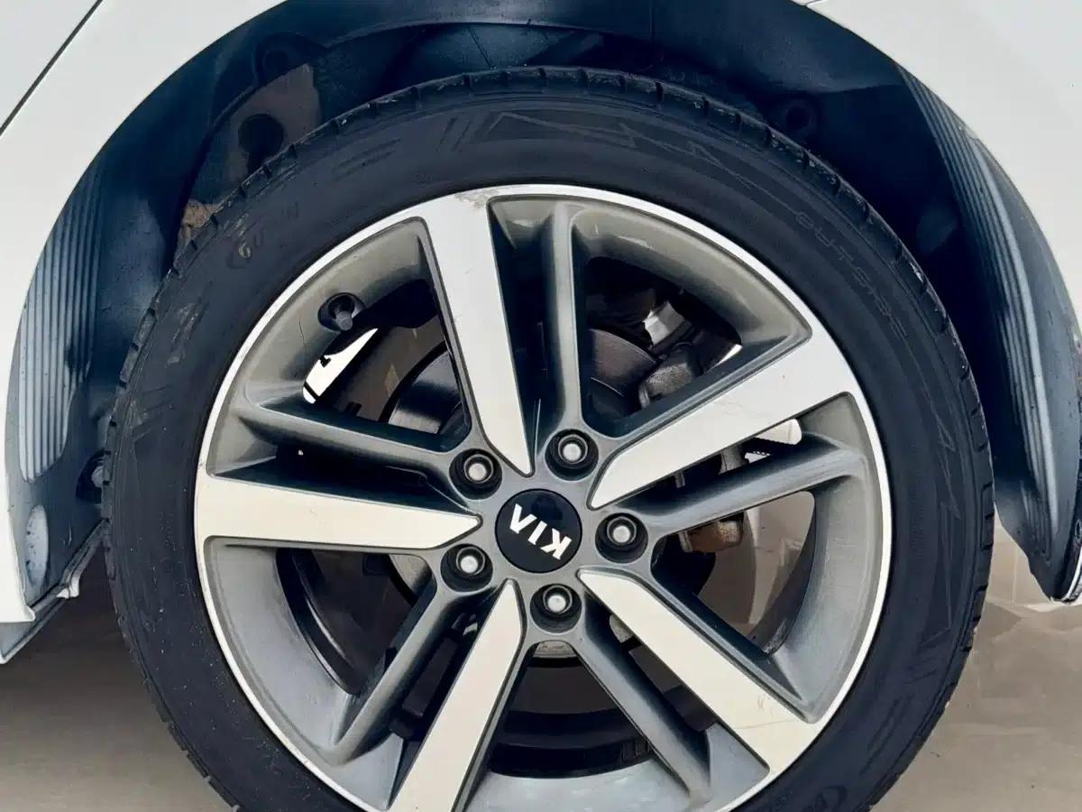 Kia K3 2017 1.6L Automatic 15th Anniversary Special Edition GLS — миниатюра 11