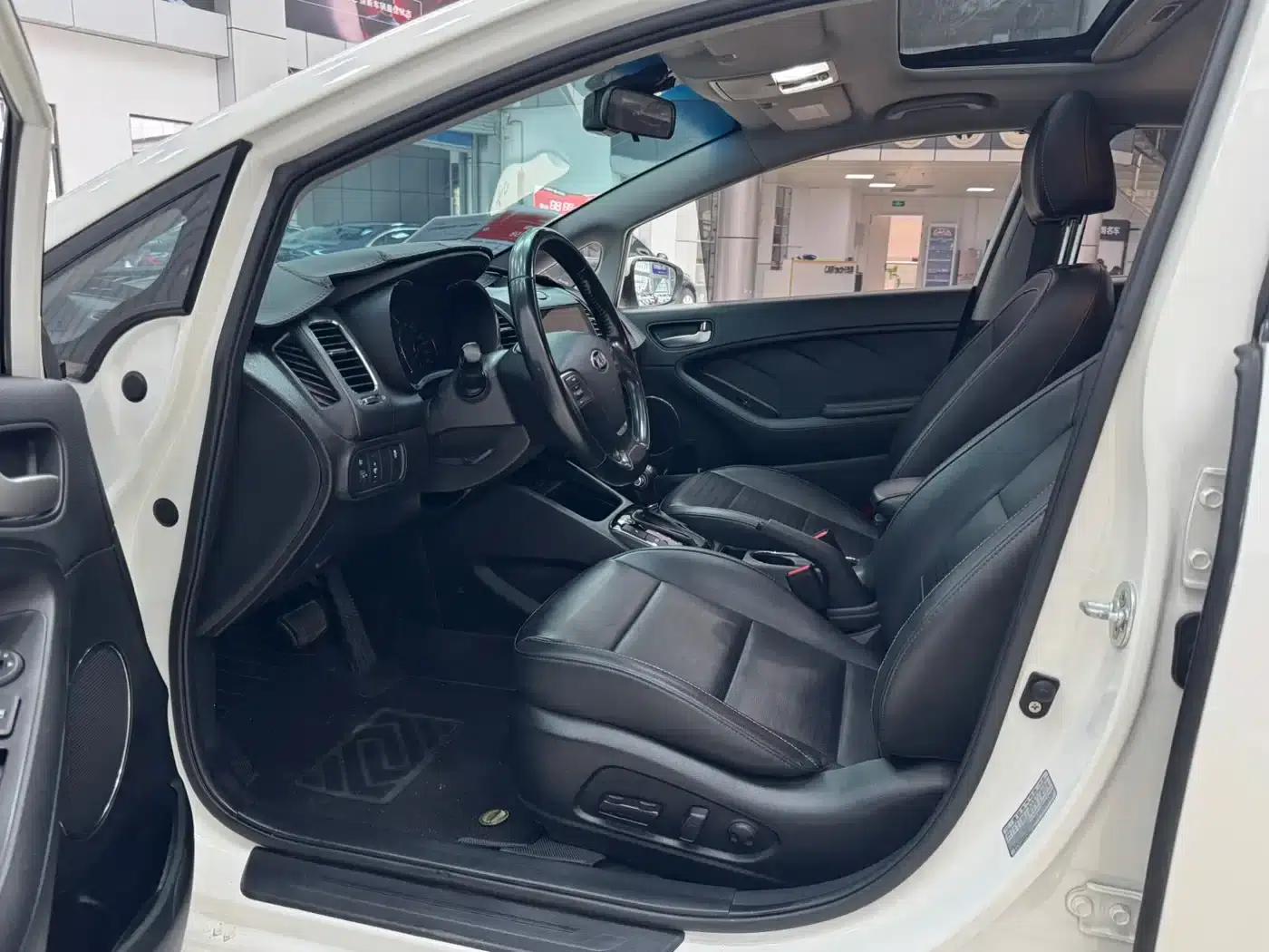 Kia K3 2017 1.6L Automatic 15th Anniversary Special Edition GLS — миниатюра 13