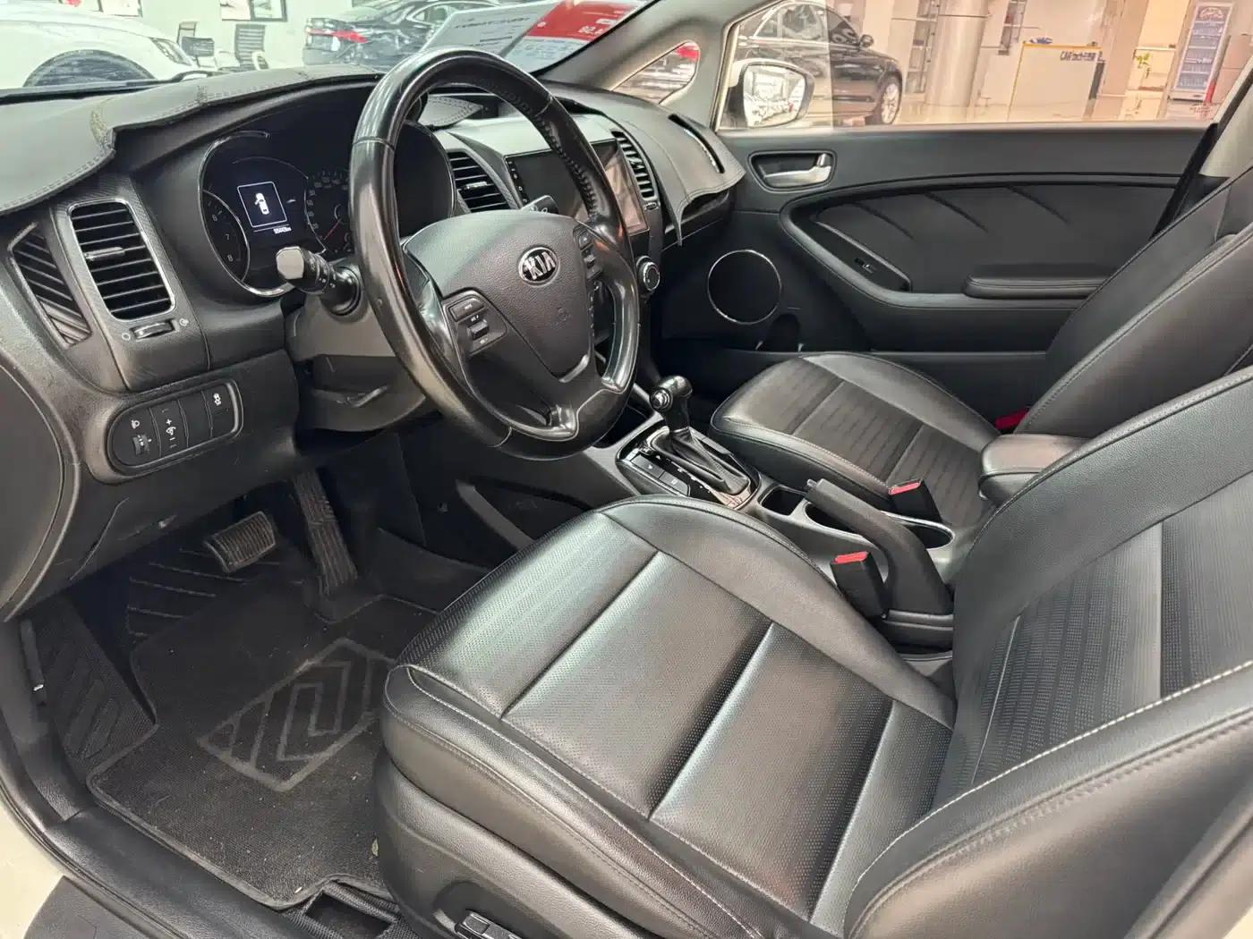Kia K3 2017 1.6L Automatic 15th Anniversary Special Edition GLS — миниатюра 14