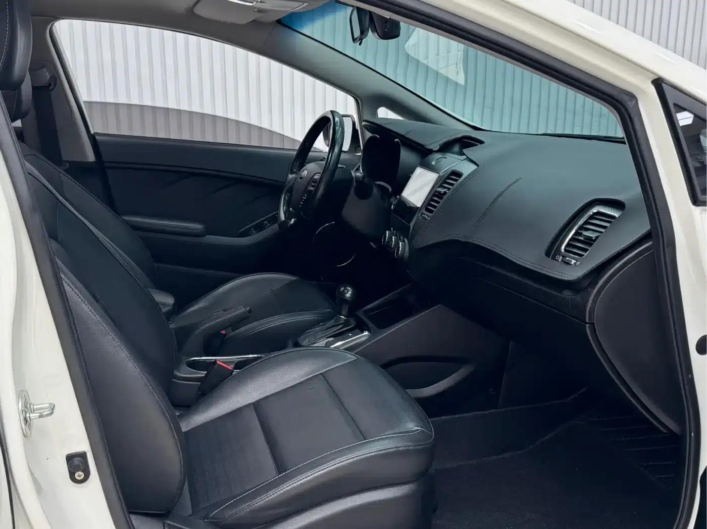 Kia K3 2017 1.6L Automatic 15th Anniversary Special Edition GLS — миниатюра 16