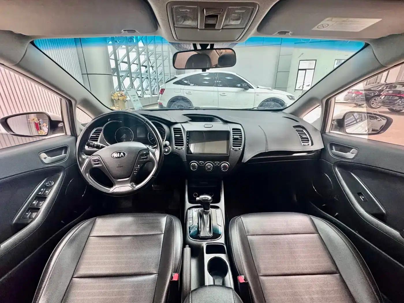 Kia K3 2017 1.6L Automatic 15th Anniversary Special Edition GLS — миниатюра 17