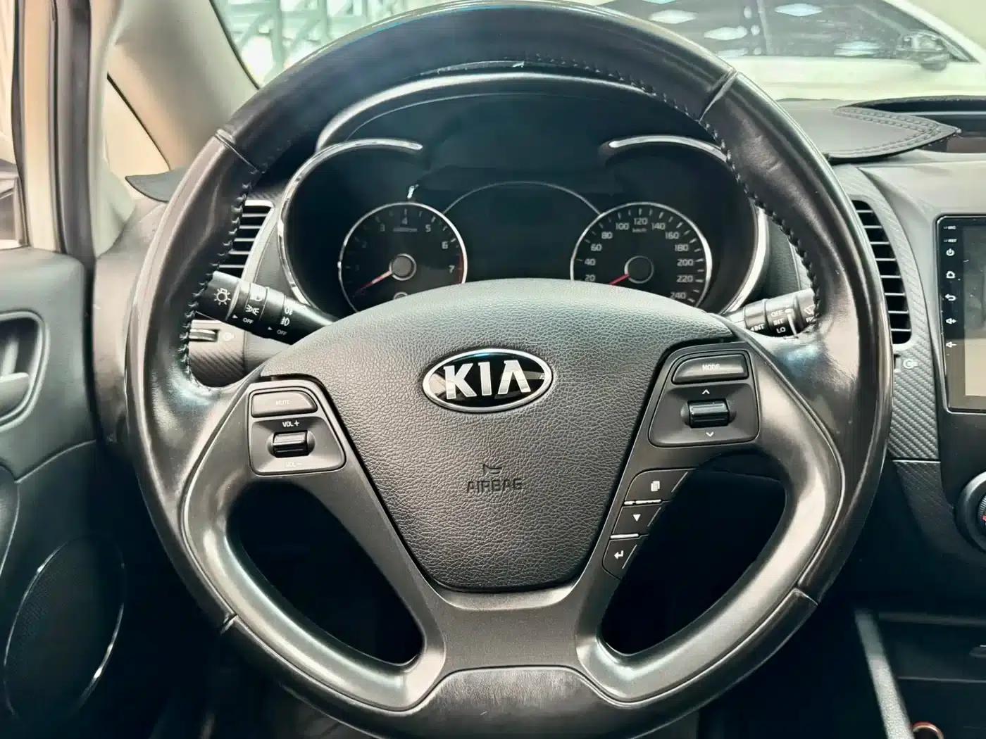 Kia K3 2017 1.6L Automatic 15th Anniversary Special Edition GLS — миниатюра 19