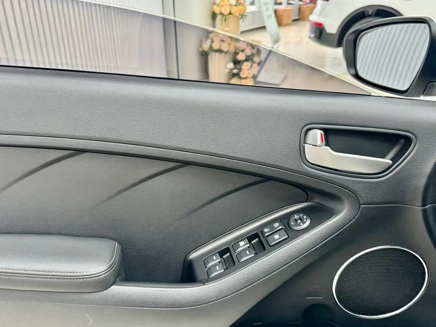 Kia K3 2017 1.6L Automatic 15th Anniversary Special Edition GLS — миниатюра 21