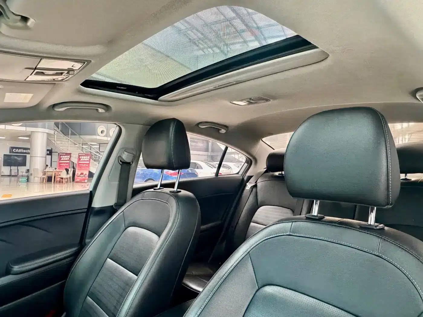 Kia K3 2017 1.6L Automatic 15th Anniversary Special Edition GLS — миниатюра 22