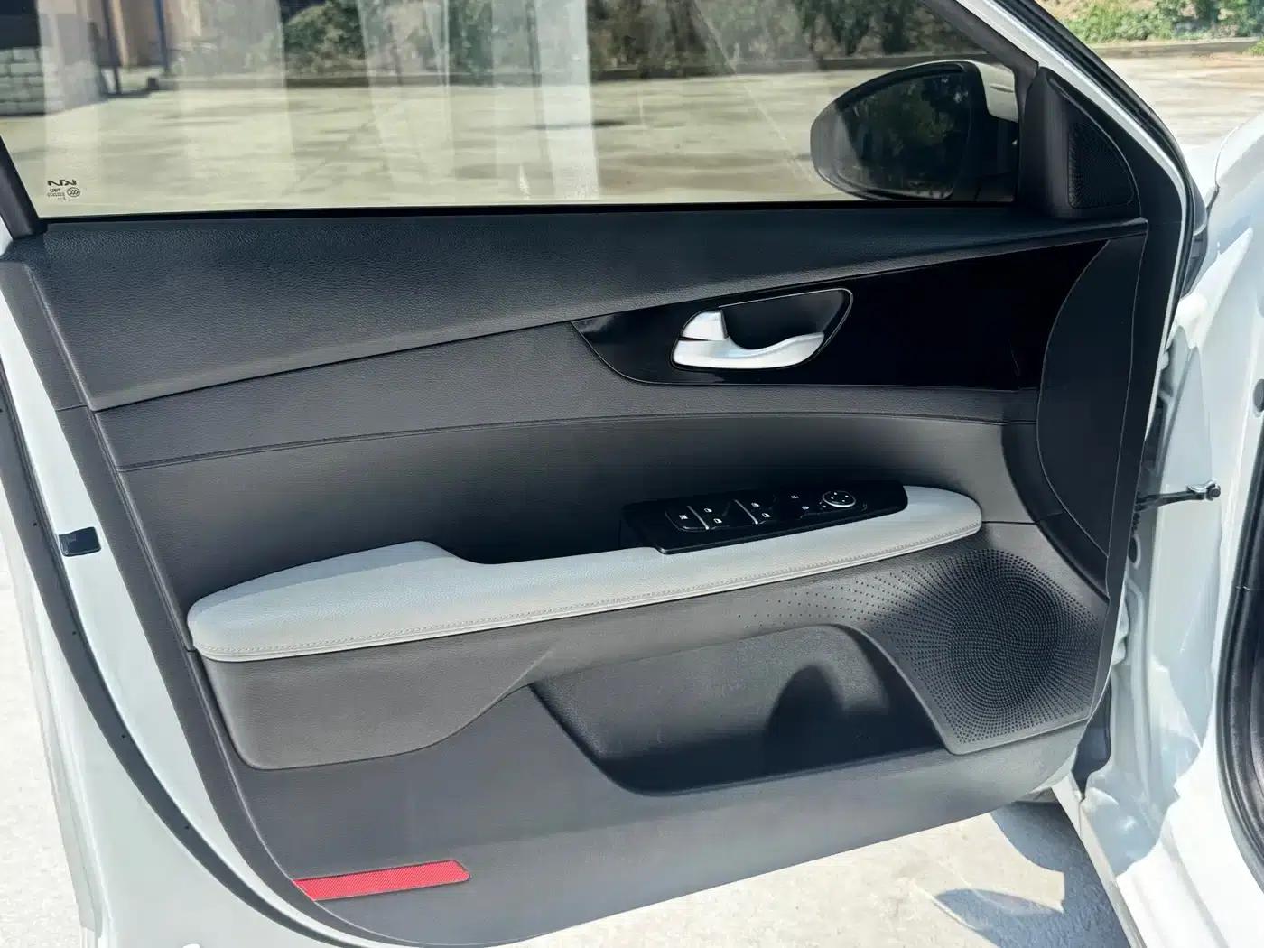 Kia K3 2023 1.5L CVT Luxury Edition — миниатюра 11
