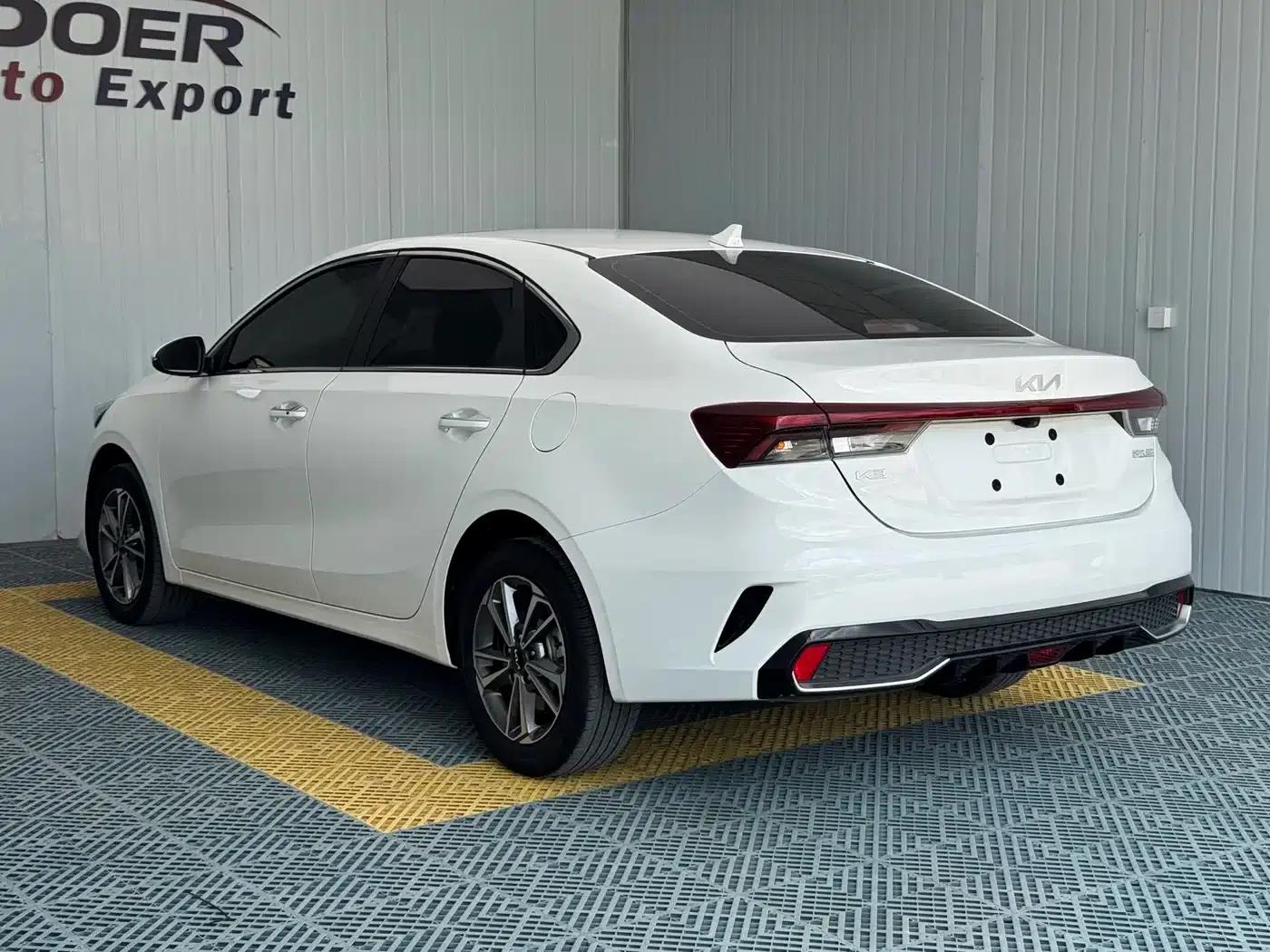 Kia K3 2023 1.5L CVT Luxury Edition — миниатюра 3