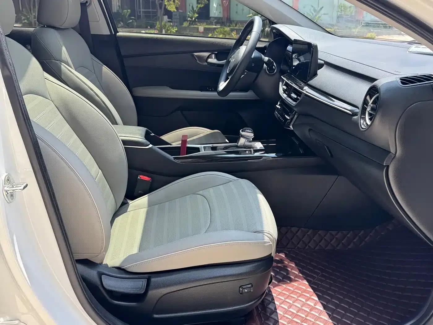 Kia K3 2023 1.5L CVT Luxury Edition — миниатюра 22