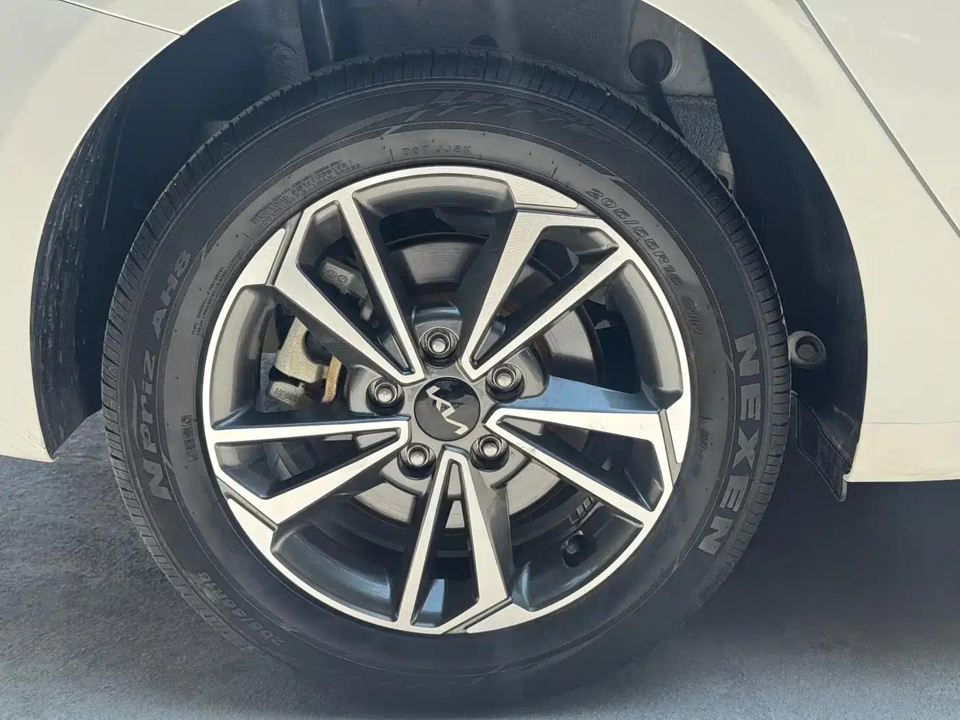 Kia K3 2023 1.5L CVT Luxury Edition — миниатюра 24