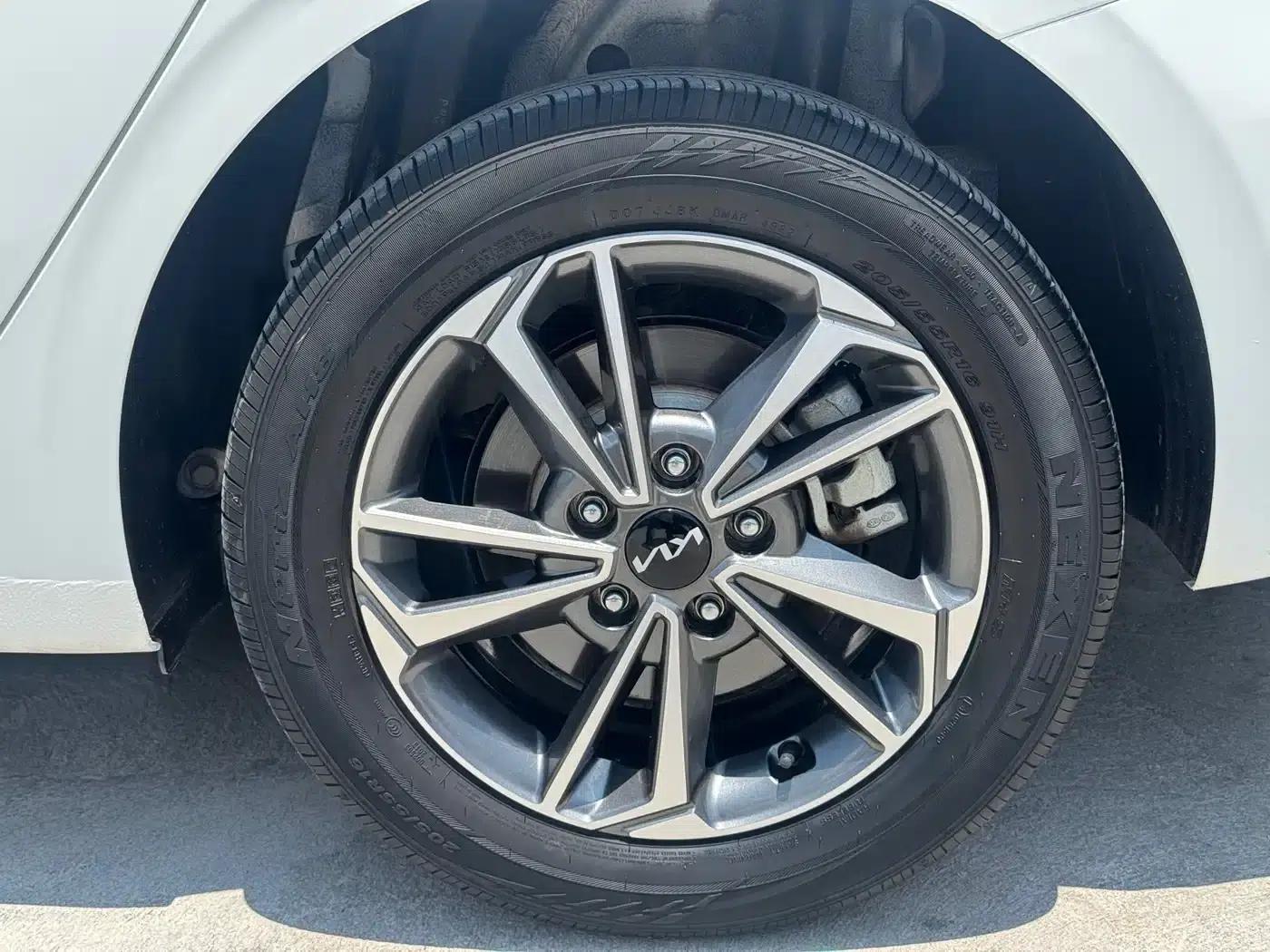 Kia K3 2023 1.5L CVT Luxury Edition — миниатюра 25