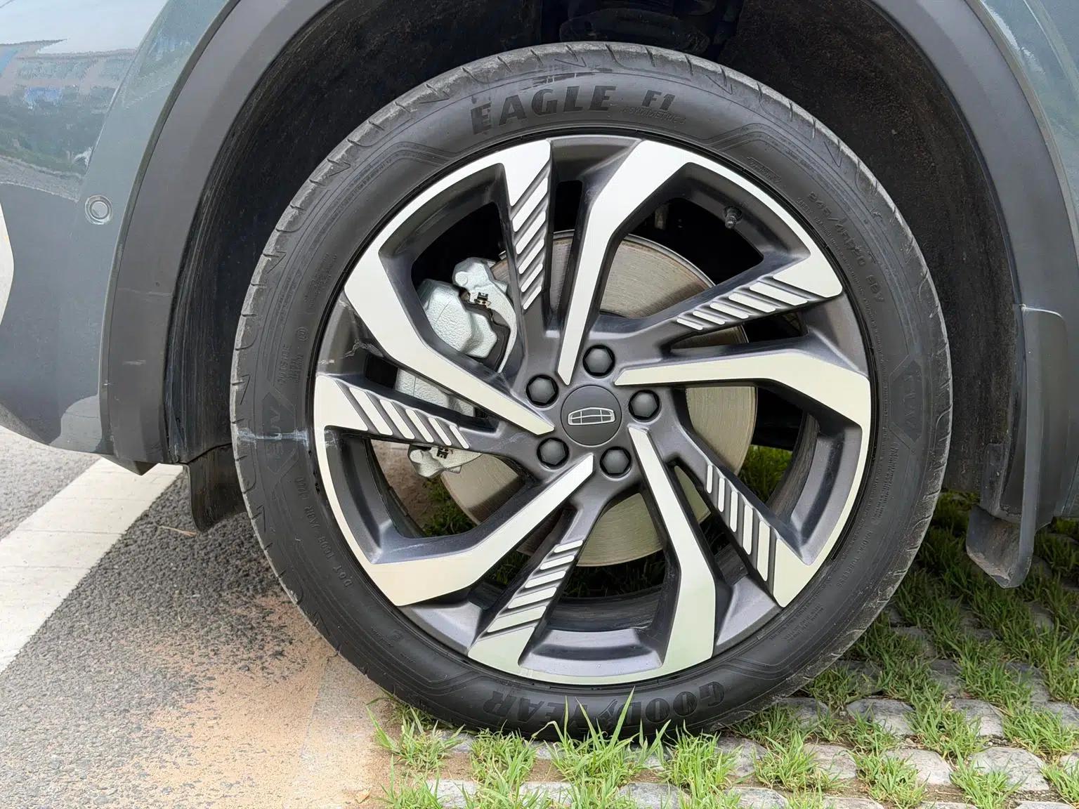 Geely Xingyue L 2021 2.0TD High-Power Automatic Four-Wheel Drive Flagship Edition — миниатюра 14