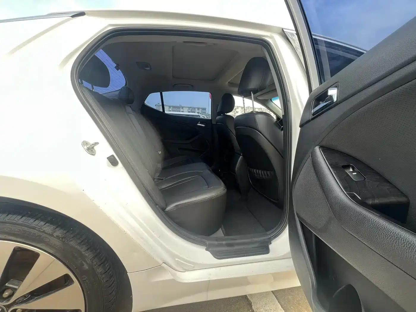 Kia K5 2012 2.0L Automatic DLX-2 — миниатюра 7