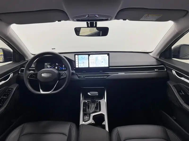 Geely Emgrand 2026 4 Millionth Anniversary Edition 1.5L CVT Superior Model — миниатюра 14